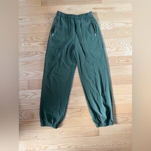 Aritzia Babaton Dark Olive Green Crepe Pants Size XS